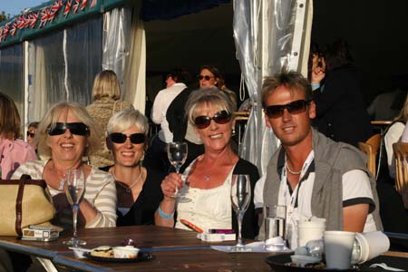 Sun shines at the Europeans